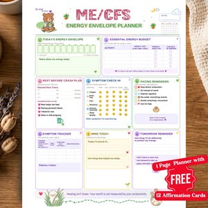 Könnte beinhalten: Ein weißes ME/CFS Energy Envelope Planner Blatt mit Abschnitten für Energieverfolgung, Symptomüberwachung und Pacing-Erinnerungen. Das Layout enthält einen Cartoon-Bären, floralen Text und verschiedene Kontrollkästchen. Ein rotes Banner besagt 1 Page Planner with FREE 12 Affirmation Cards.