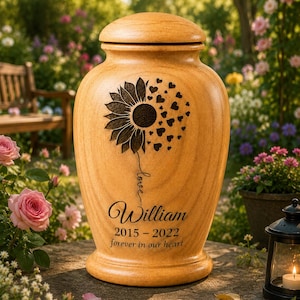 Personalisierte Gedenkurne aus Holz, graviert mit Sonnenblume – Erinnerungsstück an die Asche