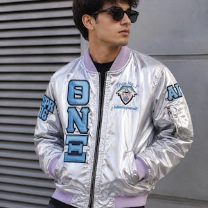 Chaqueta con letras griegas Theta Nu Xi, chaqueta de hermandad, chaqueta griega bordada a medida, chaqueta de sucesión, chaqueta de capítulo, chaqueta de línea, chaqueta de fraternidad