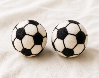 Pelotas de fútbol de fieltro de lana hechas a mano con hierba gatera (paquete de 2), pelotas para jugar en interiores