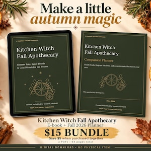 Op de afbeelding: Een digitaal pakket met het e-book Kitchen Witch Fall Apothecary en een bijbehorende planner. Beide items hebben donkergroene covers met gouden lijntekeningen van schijfjes citrusvrucht en bladeren, inclusief titels en tekst.