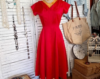 Vestido de cóctel vintage de satén rojo de los años 50, R&K Originals, "Personally Yours"