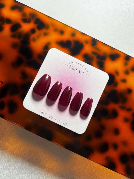 Burgundy Gel Press-On Nails: Medium Length, Solid Colour Set, Minimalist Fake Nails