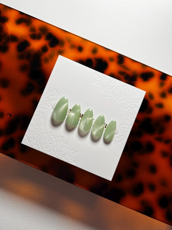 Soft Green Magnetic Cat Eye Almond Press On Nails – Handmade Gel Polish Set