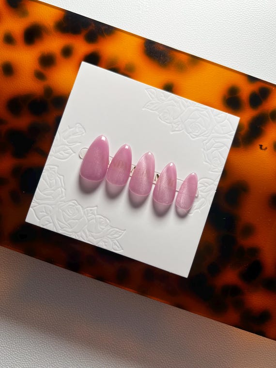 Pink Cat Eye Press On Nails – Soft Magnetic Shimmer – Reusable