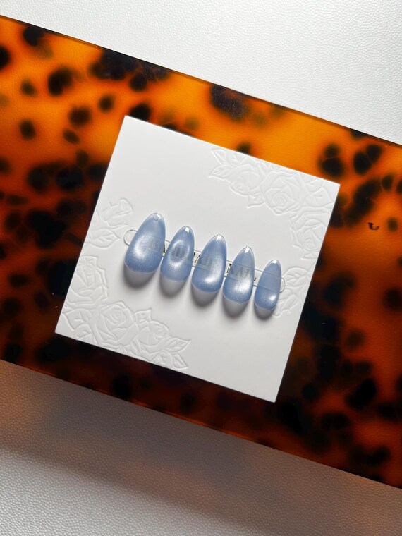 Cat Eye Press On Nails – Blue Shimmer Magnetic Effect –