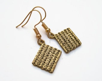 Gold Matzah Earrings, 24K Gold Plated Passover Charm Earrings, PersonalizedJewelry, Judaism Gift, Matzo Bread, On Hypoallergenic Ear Hooks