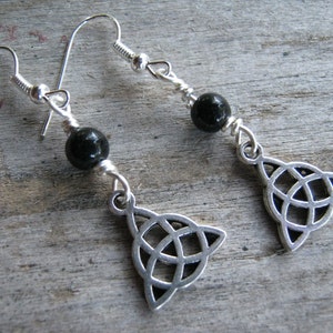 Triquetra Earrings, Black Agate Earrings, Celtic Jewelry, Wicca Earrings, Boho Nature, Wiccan Jewelry, Black & Antiqued SILVER
