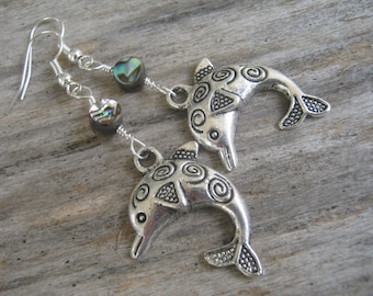 Pendientes de delfín de abulón, Pendientes del océano, Pendientes náuticos, Joyas de abulón, Pendientes de boho, Pendientes de playa, Abulón rosa verde azul, Plata