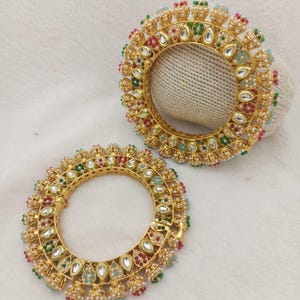Rajwadi Jadau uttalande armband | Antik guld Kundan brudmeenakari armringspar