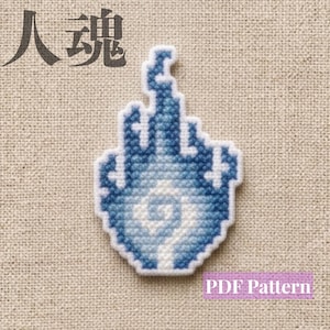 Puede incluir: Un diseño de punto de cruz que presenta una forma de llama azul y blanca con un patrón de espiral central. Los caracteres japoneses 人魂 están impresos en la esquina superior izquierda y el texto PDF Pattern en la inferior derecha.