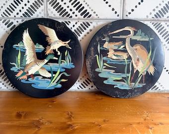 Bolsillos de pared de metal pintados a mano estilo vintage con diseño de pato y garza, decoración de pared de mediados de siglo para casas de lago y cabañas, par de placas con diseño de aves acuáticas.