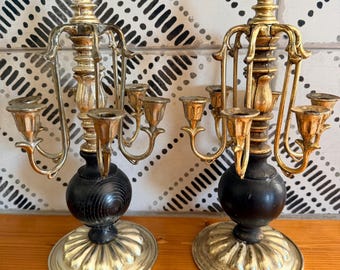 Candelabros vintage estilo Dilly de 6 brazos, par, madera negra, metal dorado y plateado, portavelas, decoración gótica Hollywood Regency, velas cónicas en miniatura.
