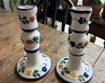 Candelabros de cerámica vintage pintados a mano, par de portavelas cónicos florales estilo bohemio cottagecore, decoración de arte popular mexicano