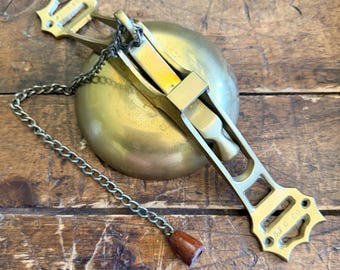 Aldaba de puerta de pared con cadena de latón vintage de la compañía S.F.C. para el tranvía de San Francisco