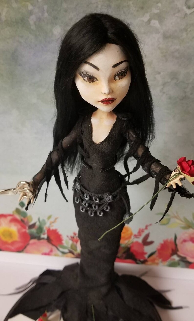 One Of a Kind Monster High Remake Doll, Gothic Temptress Doll image 9