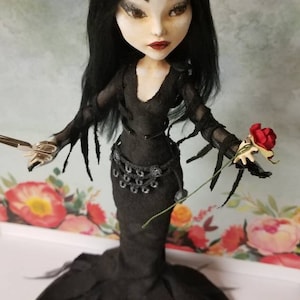 One Of a Kind Monster High Remake Doll, Gothic Temptress Doll image 6