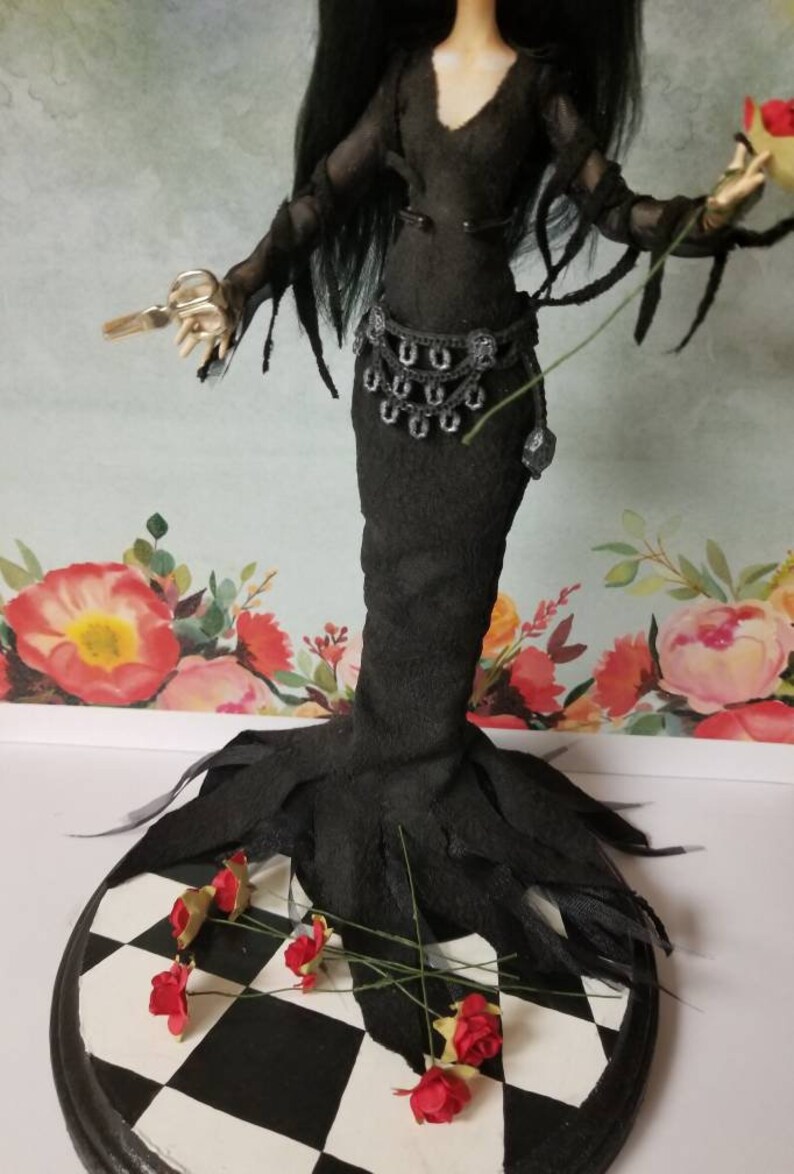 One Of a Kind Monster High Remake Doll, Gothic Temptress Doll image 7