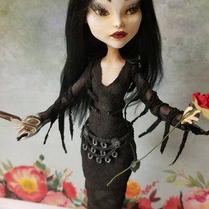 One Of a Kind Monster High Remake Doll, Gothic Temptress Doll image 5
