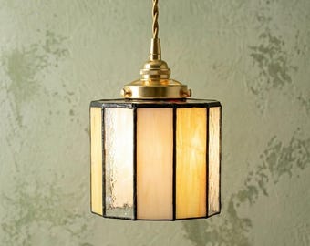 Handgefertigte Pendelleuchte im Tiffany-Stil aus cremefarbenem, bernsteinfarbenem Buntglas, geometrische Zylinder-Hängelampe