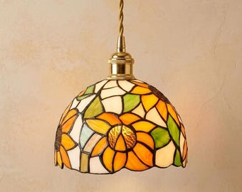 Handgefertigte Hängeleuchte mit Sonnenblumenmotiv aus Buntglas, florale Hängelampe im Tiffany-Stil, orange-grüne Kuppel-Deckenleuchte, Cottagecore-Dekor
