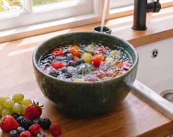 Keramik Beerenschüssel mit Ausguss, Handgemachter Keramik Obst Waschkorb, Steingut Sieb für Erdbeeren Trauben Küche Geschenk