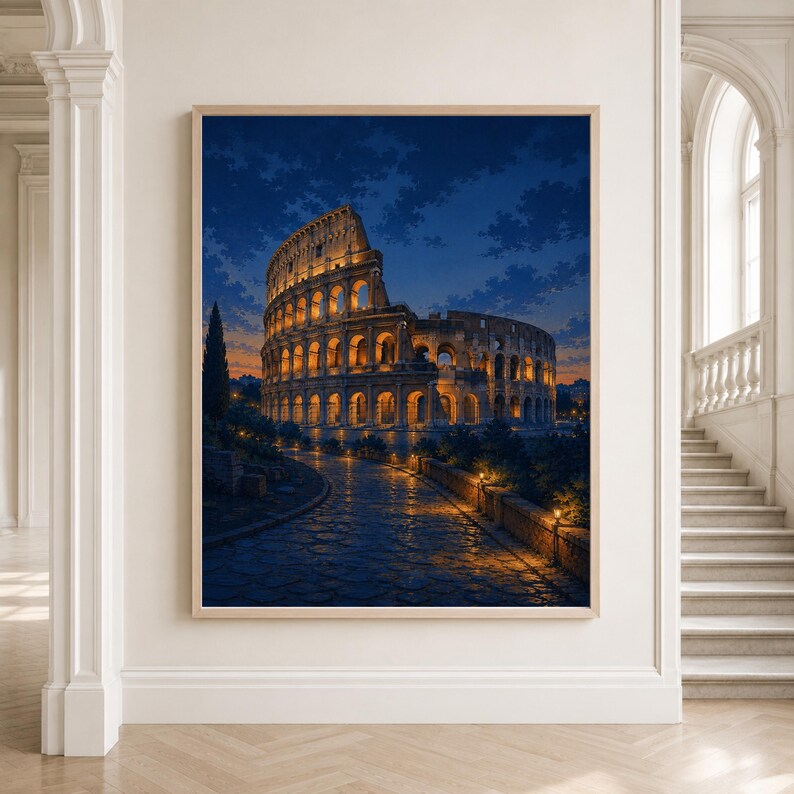 Pode incluir: Uma impress&atilde;o de arte de parede emoldurada retratando o Coliseu de Roma ao crep&uacute;sculo. O antigo anfiteatro de pedra &eacute; iluminado com luzes douradas quentes contra um c&eacute;u azul profundo, com um caminho de paralelep&iacute;pedos at&eacute; a estrutura.