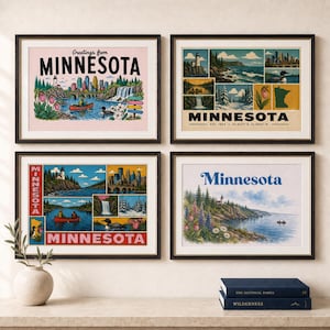 Può includere: Quattro stampe da parete incorniciate con temi del Minnesota. La stampa in alto a sinistra riporta Greetings from MINNESOTA con una canoa e un faro. Quella in alto a destra mostra un collage con il testo MINNESOTA. In basso a sinistra un collage etichettato MINNESOTA. In basso a destra un paesaggio con il testo Minnesota.