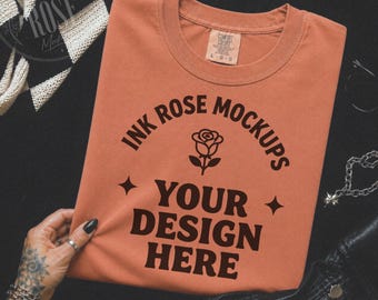 Mockup Comfort Colors Terracotta, Mockup Laranja CC1717 Flat Lay, Mockup de Camiseta Dobrada, Mockup de Impressão Sob Demanda de Outono, Mockup de Camiseta Boutique, Download em JPG