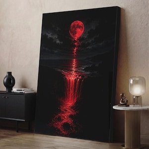 Könnte beinhalten: Ein rechteckiger Wandkunstdruck, der eine dunkle nächtliche Landschaft mit einem großen, leuchtend roten Mond am Himmel zeigt. Ein leuchtend roter Wasserfall stürzt eine Klippe in ein dunkles Gewässer hinab und erzeugt eine rote Reflexion.