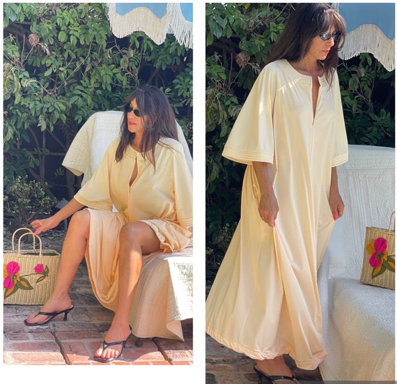 Blanc creme caftan moulant longue robe annees 70 au bord de la piscine Vanity Fair S M L