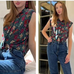Gorgeous 70s Dainty floral Print SILK BLOUSE Cap sleeve great colors S M