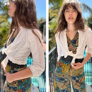 Crisp White Crochet Open Weave entzückende Strickjacke Strickpullover Stoff Knöpfe S M