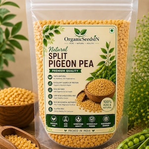 Peut inclure: Un sachet en plastique transparent refermable rempli de pois cajan jaunes. L'étiquette porte le texte OrganicSeedsIN, Natural SPLIT PIGEON PEA, et énumère des avantages comme 100% naturel, riche en fibres et sans gluten. Emballé en Inde.