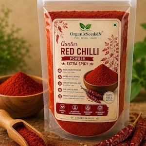 Peut inclure: Un sachet transparent contenant de la poudre de piment rouge Guntur, avec une étiquette affichant le logo OrganicSeedsIN, des mentions sur son caractère épicé et des illustrations de piments. La poudre est d'un rouge vif et finement moulue.
