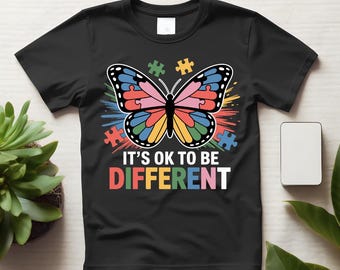 Es ist in Ordnung, anders zu sein Schmetterling Autismus Awareness Shirt, Inklusive Neurovielfalt Tee