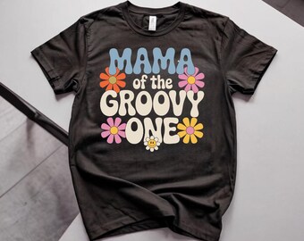 グルーヴィーな1歳の誕生日を迎えるママのためのシャツ、レトロなママTシャツ、お揃いのパーティトップ