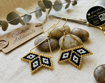 Boucles d'oreilles Miyuki noires, blanches et dorées | Bijoux bohème chic faits main | Perles japonaises