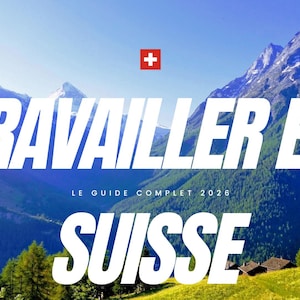 Peut inclure: Image panoramique des Alpes suisses avec superposition de texte. Le texte indique "TRAVAILLER EN SUISSE" en grandes lettres blanches, avec du texte plus petit en dessous. Un drapeau suisse est dans le coin supérieur droit. Guide pour travailler en Suisse.