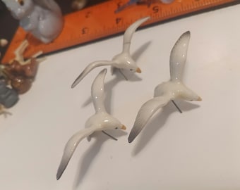 Seagulls on the ground porcelain miniatures by Hagen Renaker.
