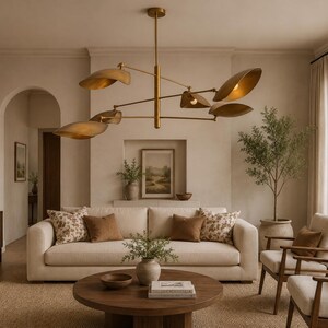 Mid-Century Modern Messing Kronleuchter | Skulpturale italienische Pendelleuchte Bild 3