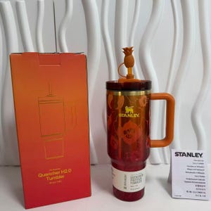 The Stanley 1913 x KAROL G 40 oz Quencher H2.O FlowState Tumbler Limited Edition afbeelding 1