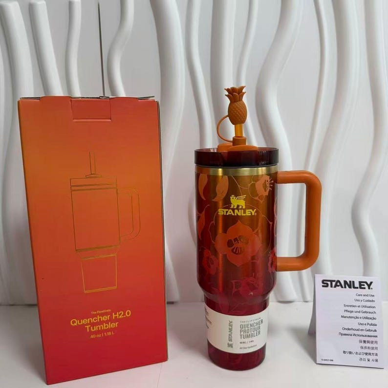 The Stanley 1913 x KAROL G 40 oz Quencher H2.O FlowState Tumbler Limited Edition afbeelding 1