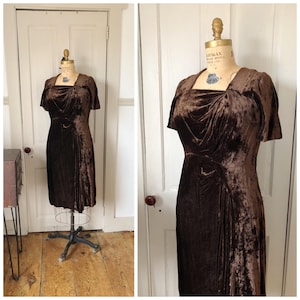 The Autumn Light 1940s Short Sleeve Chocolate Brown Velvet Dress with Drape Details/Size Small/Medium