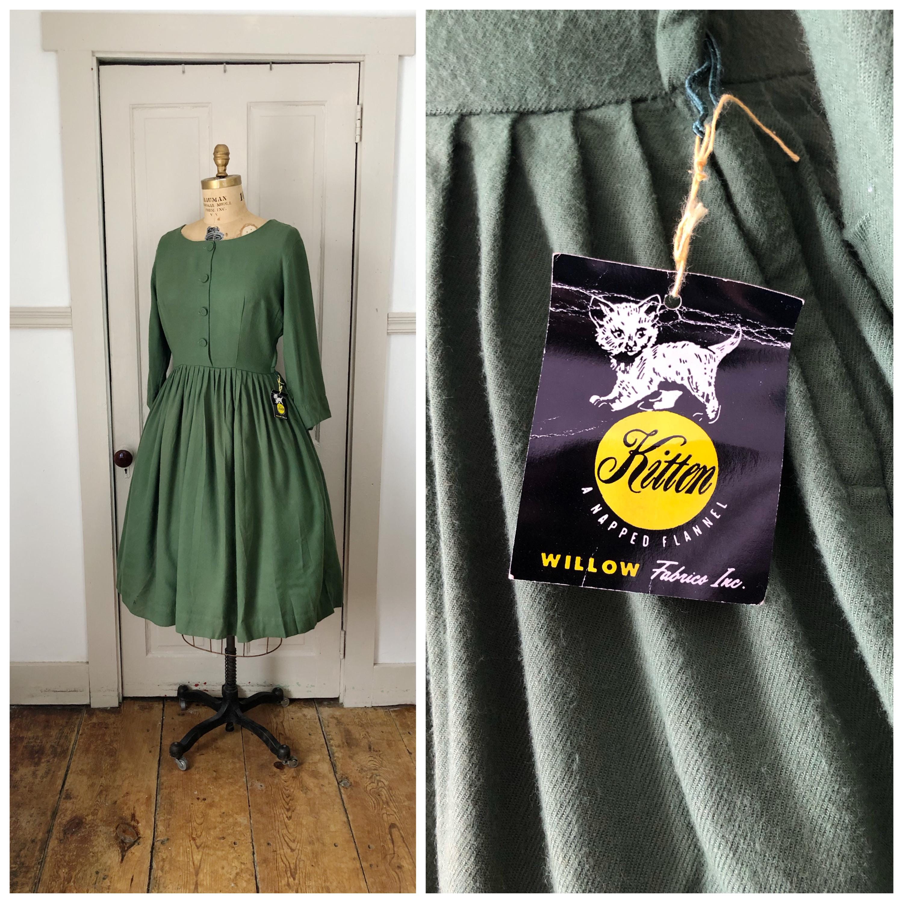 Gathering Moss 1950s Long Sleeve Green Button Front Flannel Dress/Size Medium