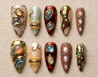 Uñas postizas hechas a mano con diseño de cofre del tesoro antiguo en 3D / Uñas postizas maximalistas de oro con forma de estilete / Set de lujo de uñas postizas victorianas con piedras preciosas