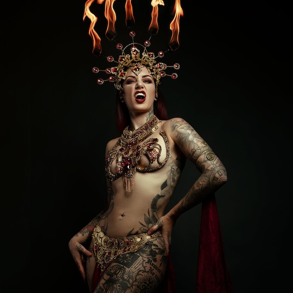 Ceinture dorée belly dance Queen of the Damned Cervena