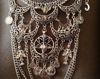 Lilith Ishtar collar largo con babero de luna plateada gótica