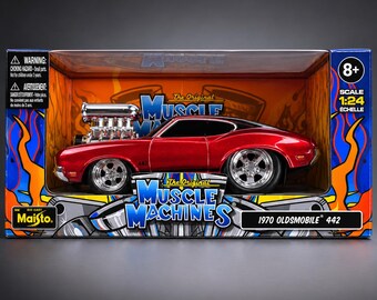Muscle Machines. Too Hot '70 Dodge Cuda. Yellow 1:18 Scale Funline