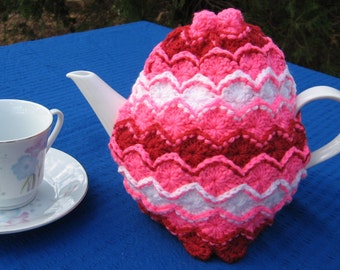 USA terms pattern for a crochet tea cosy in Bavarian stitch. Easily adapted to fit any size of teapot. Instant download.